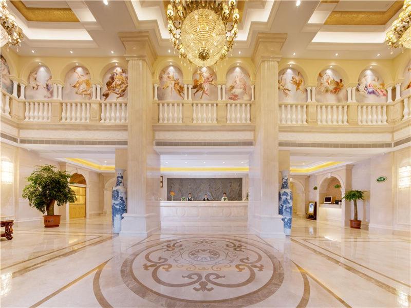 Vienna International Hotel (Shenzhen Buji Dafen Metro Station) 10/41
