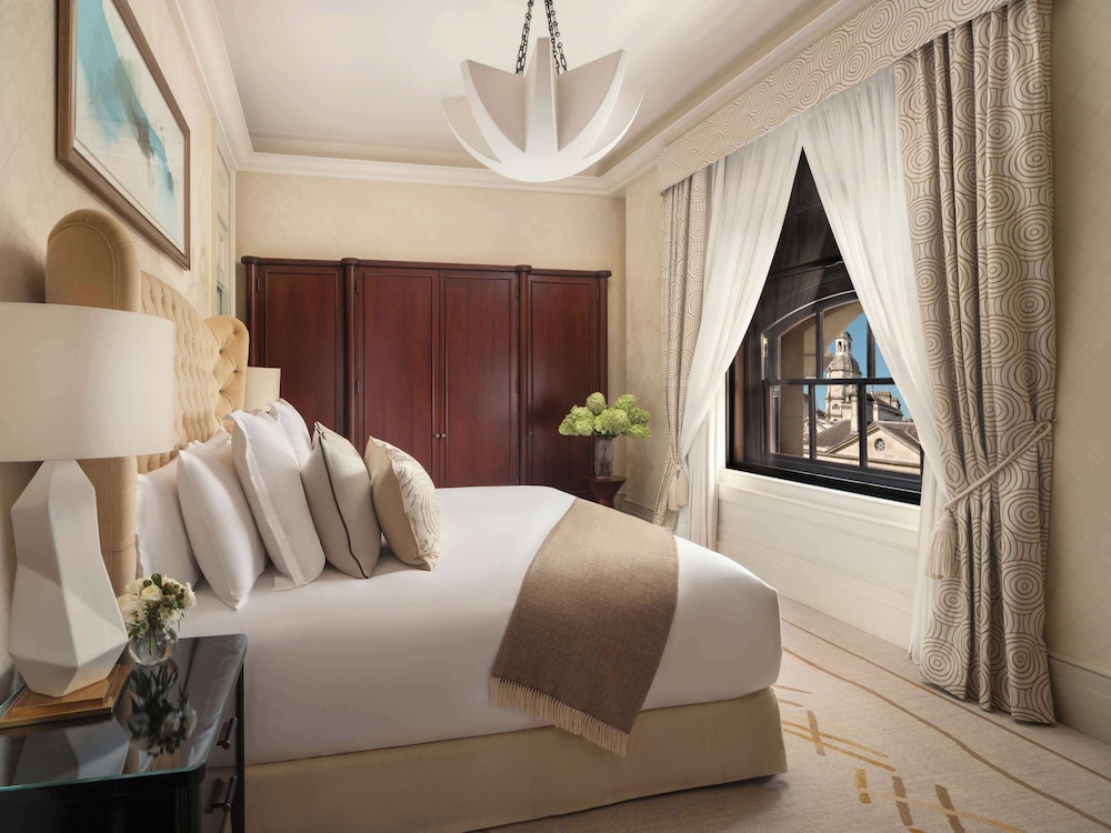 Suite, Corner
