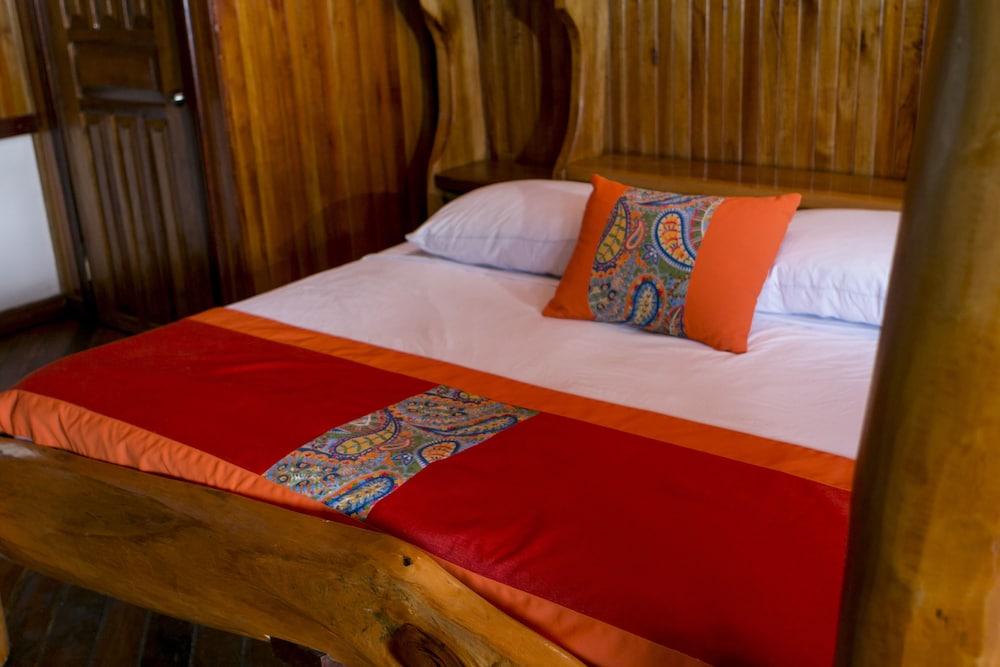 La Isla Inn Hotel 35/52