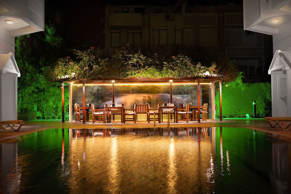 Golden Orange Hotel 4/38