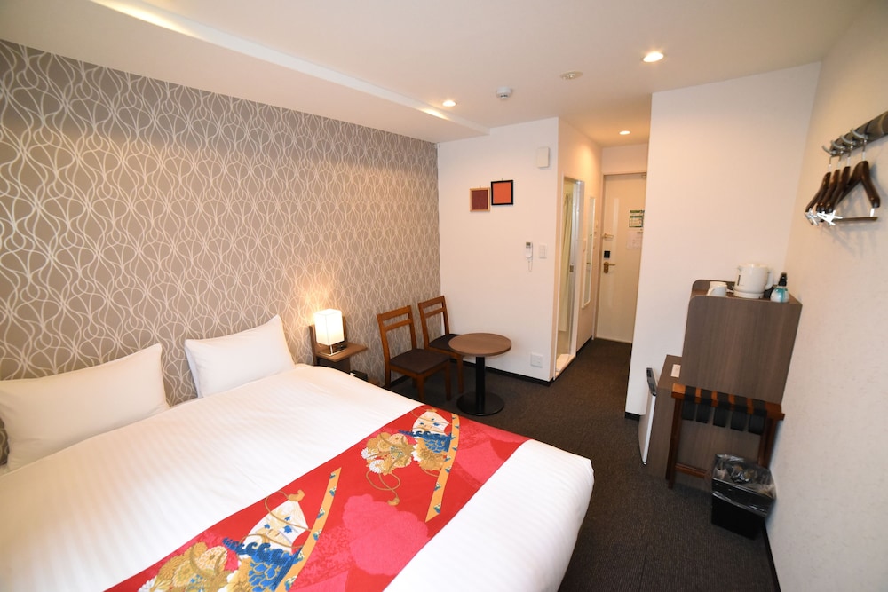 ROOM, QUEEN BED