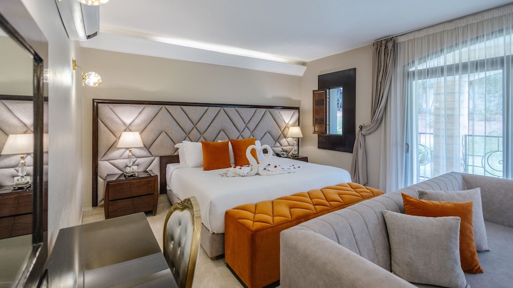 Comfort, Suite, King Bed, Garden View, Sofa, Balcony