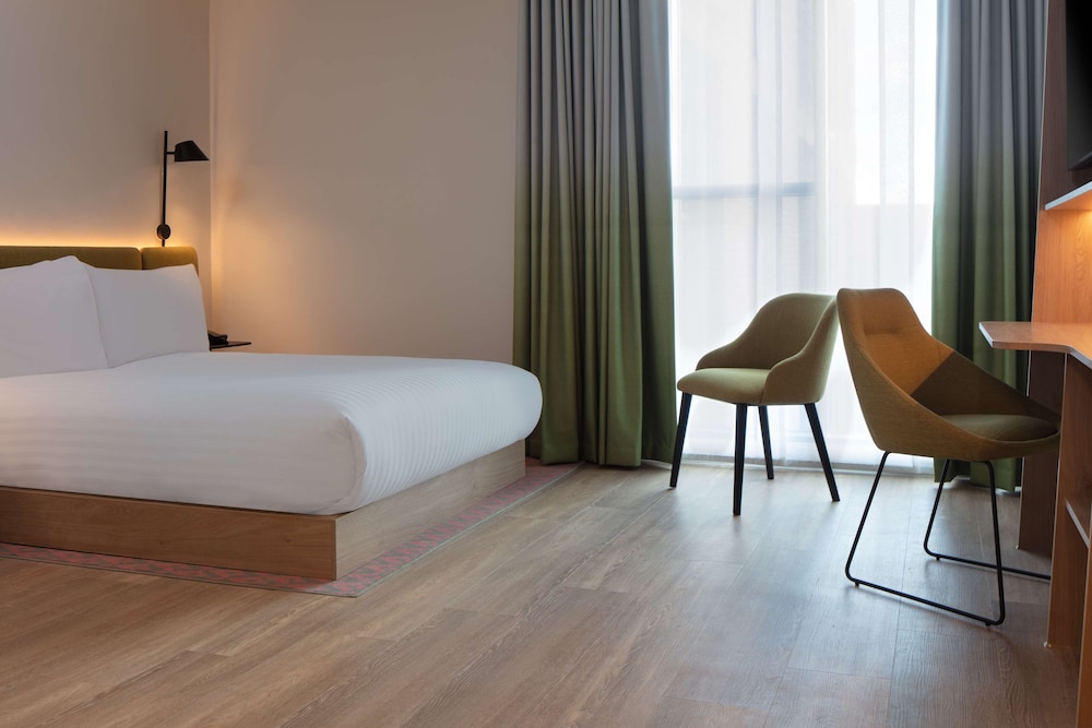 ROOM, QUEEN BED, ACCESSIBLE