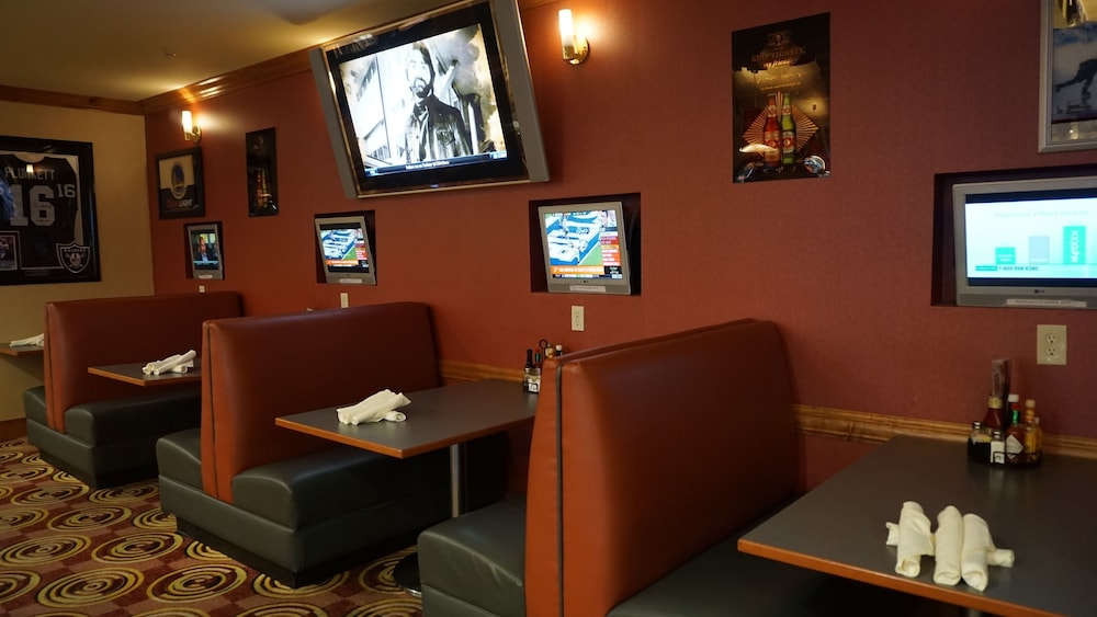 Holiday Inn Hotel Suites Oakland Airport 59/77