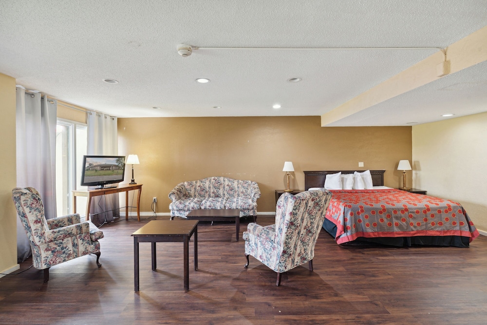 Days Inn by Wyndham Toledo 18/37