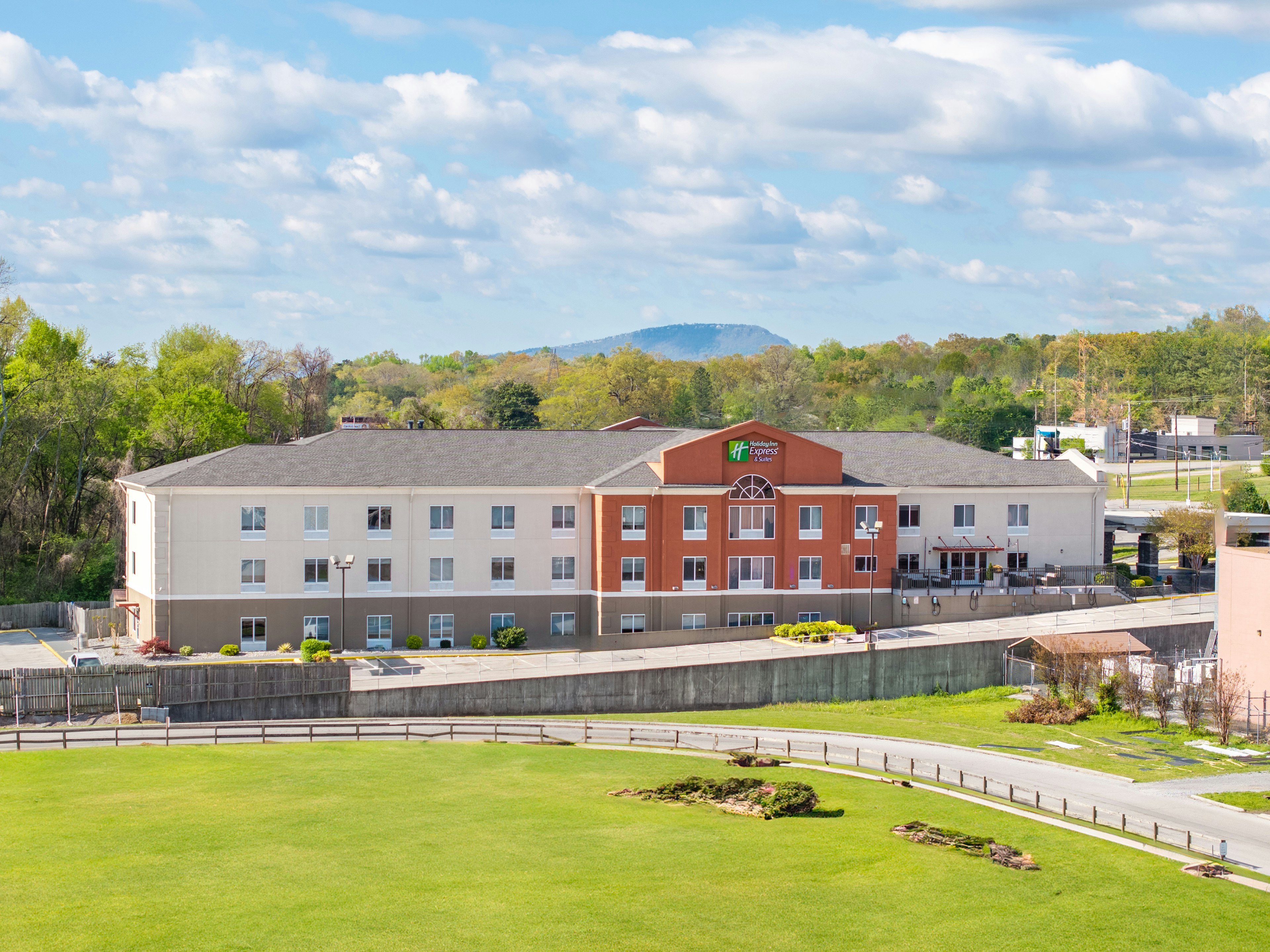 Holiday Inn Express Hotel Suites Chattanooga Hixson 74/75