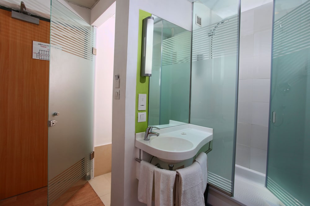 Hotel Caspia Pro 12/25
