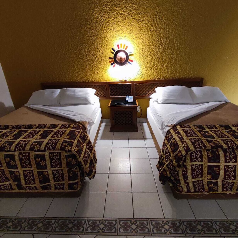 Hotel Mision Santa Maria 5/25