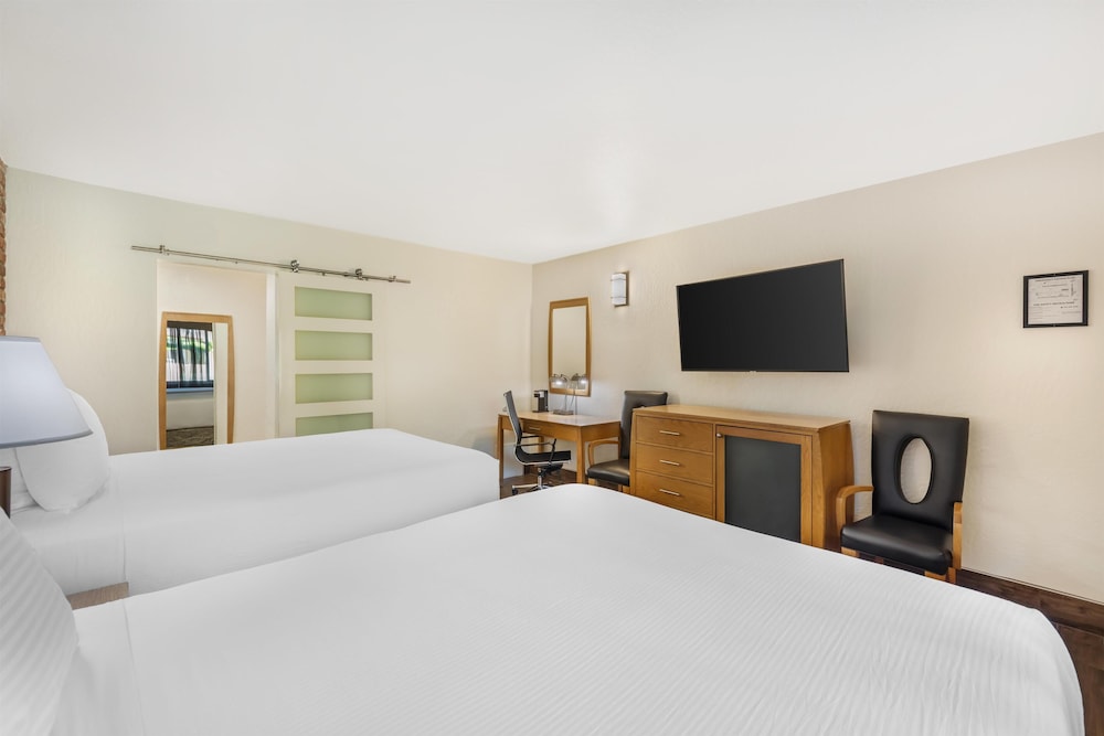 Standard, 2 Queen Beds, Best Western Pine Tree Motel 2/9