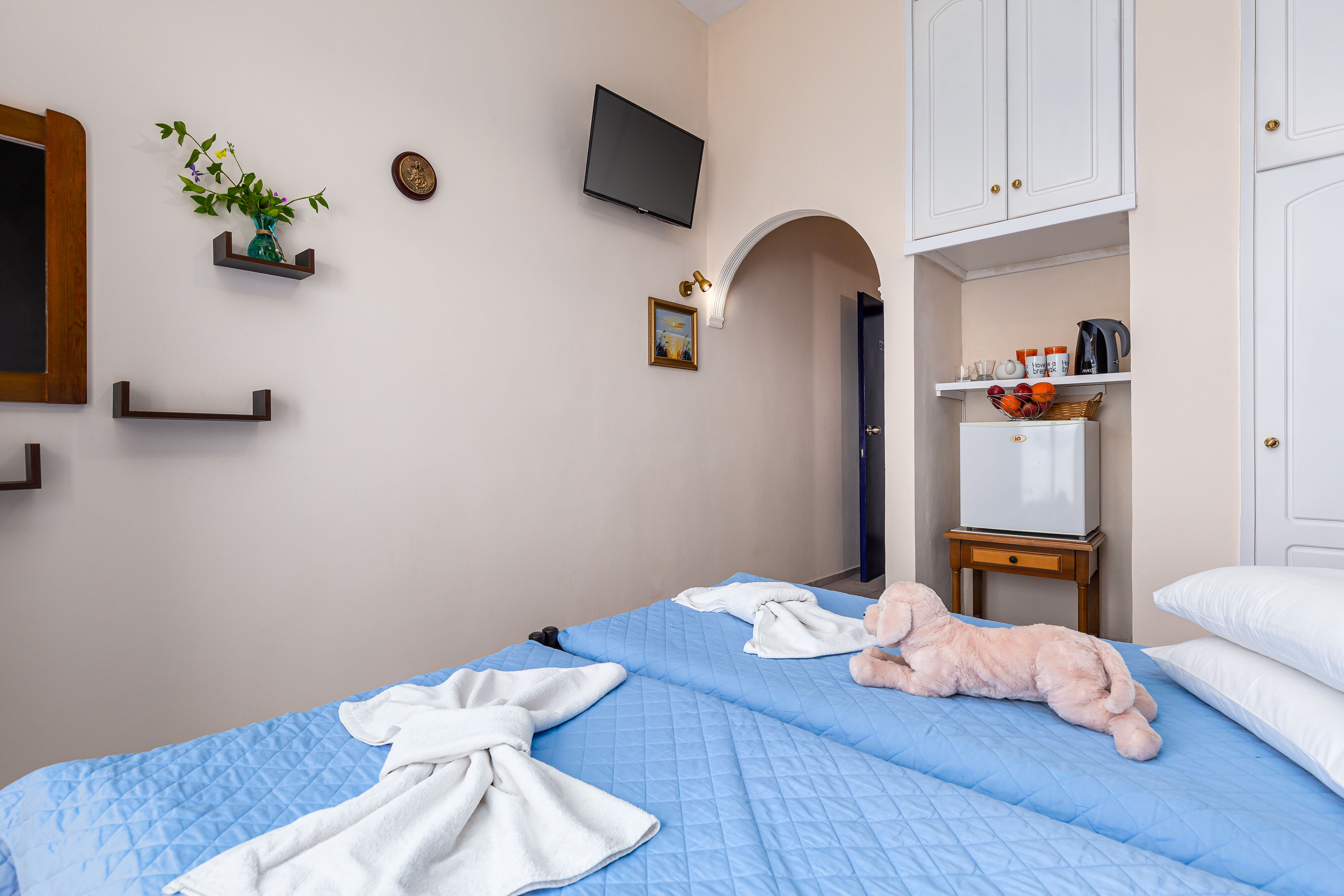 ROOM, DOUBLE BED, LAND VIEW