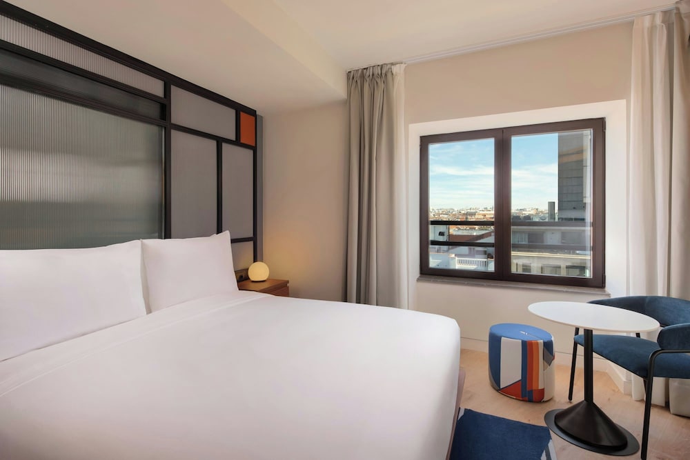 Aloft, King Bed, Gran Via View