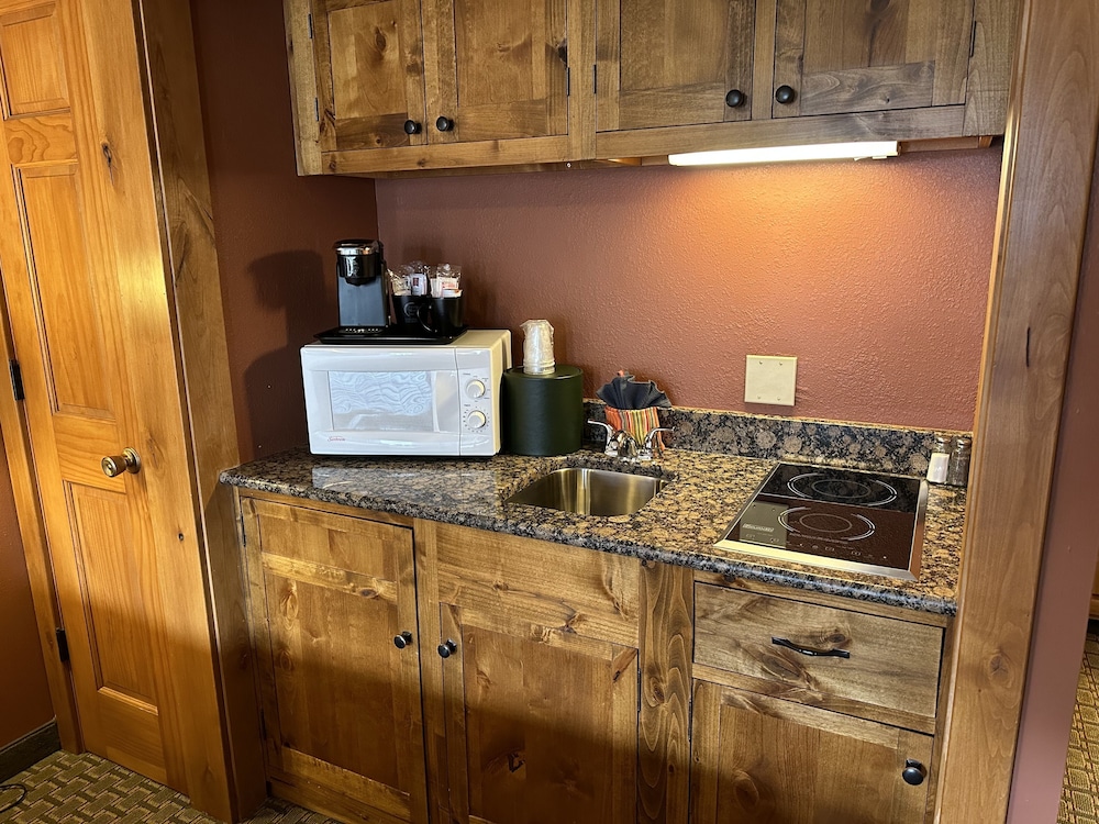 Silver Moon Inn 10/70