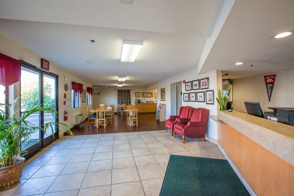 University Inn Fresno 14/48