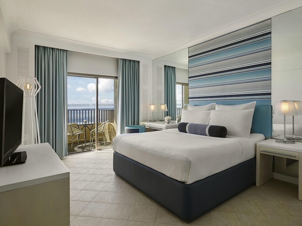 DELUXE, KING BED