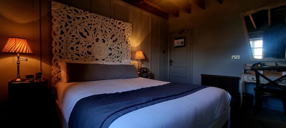 Petite, Double Bed