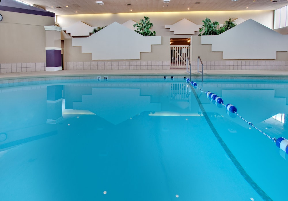 Ramada by Wyndham Midtown Grand Island 16/30