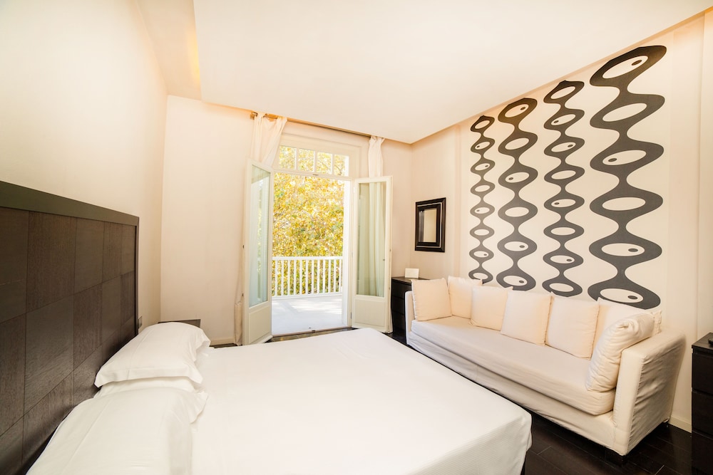 Hotel Carducci 76 24/75
