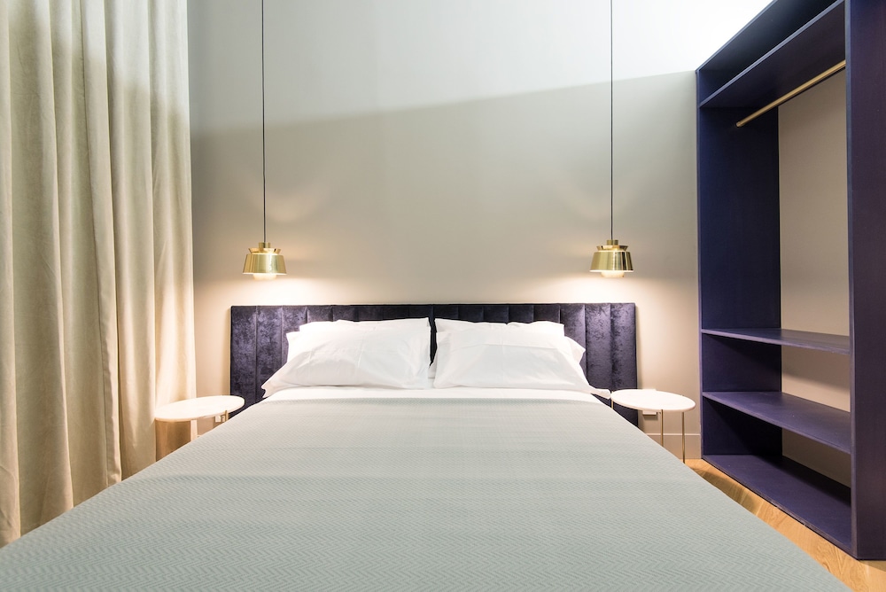 ECONOMY, QUEEN BED