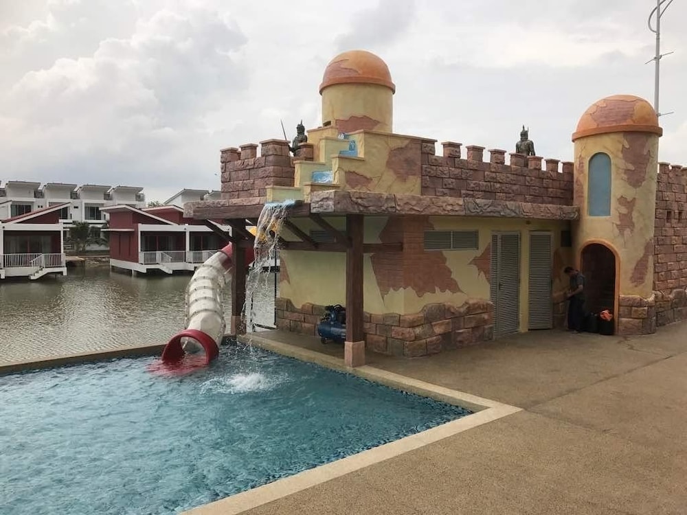 Tasik Villa International Resort 65/72