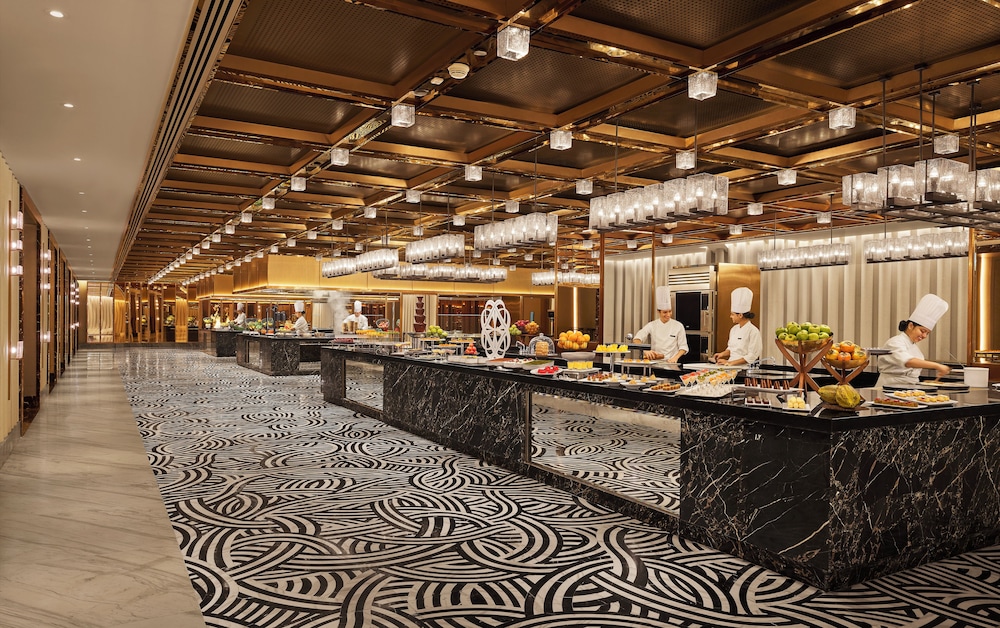 Grand Hyatt Mumbai Hotel and Residences 13/75