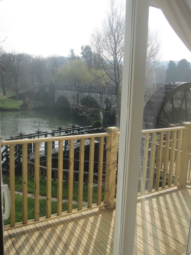 The Old Mill Hotel &amp; Lodge 4/67