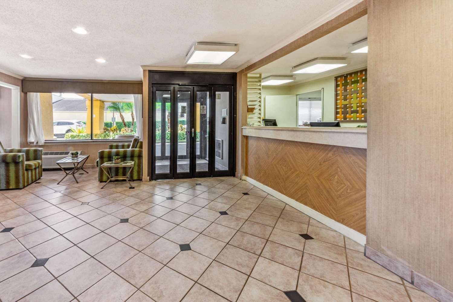 La Quinta Inn And Suites By Wyndham Tampa Brandon West 10/53