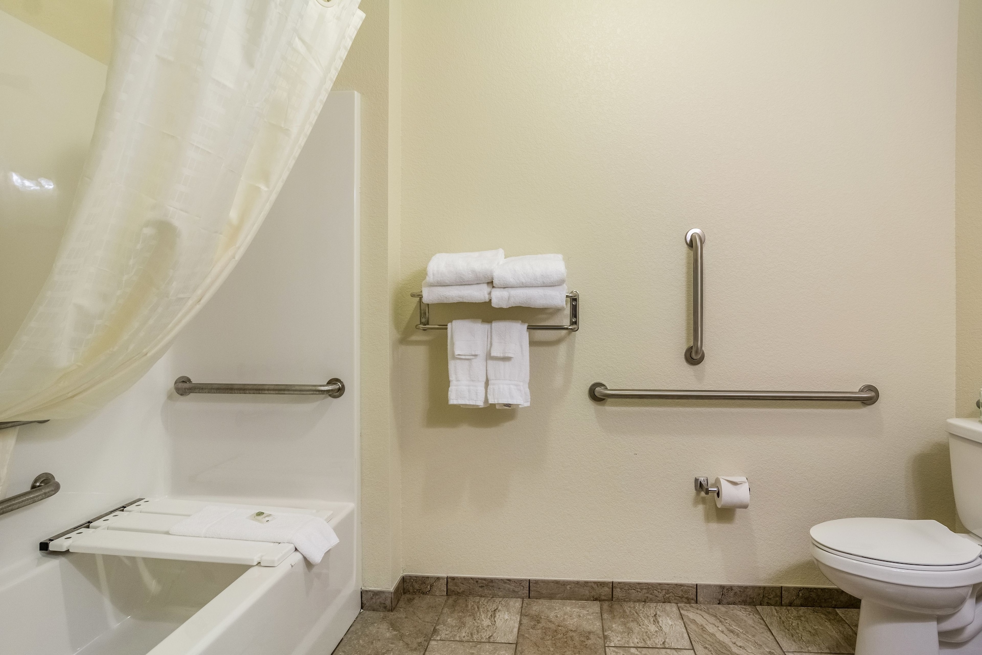 غرفة بسرير كينج لذوي الإعاقة، Cobblestone Inn & Suites - Fairfield Bay 3/3