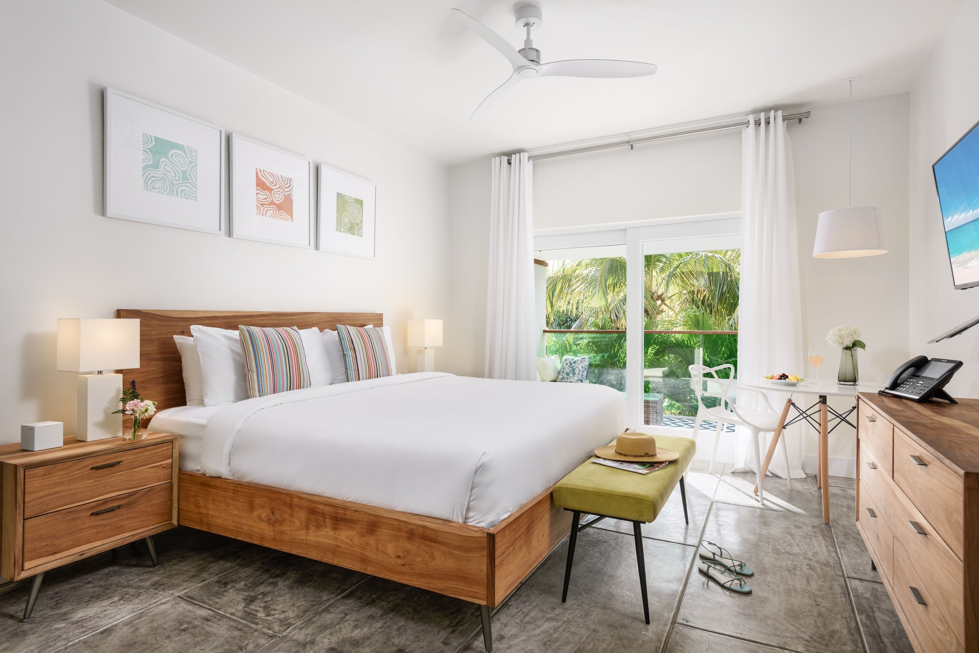 LUXURY, KING BED