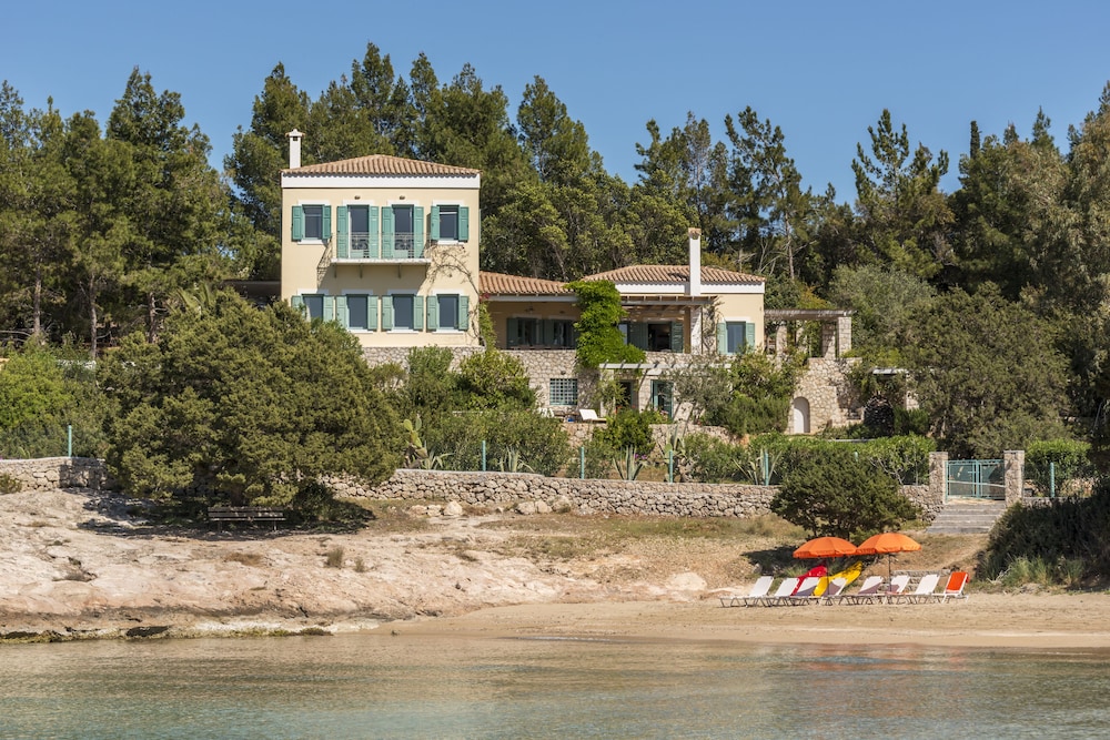 Electra Beachfront Villa 41/50