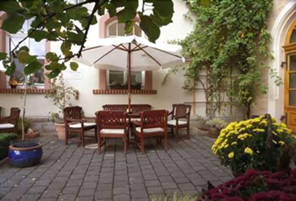 Hotel Graf von Mansfeld 46/50