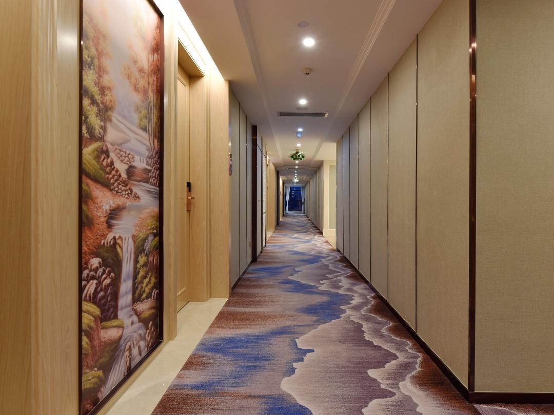 Vienna International Hotel (Chengdu Convention and Exhibition Center, Qilong Metro Station) photo2