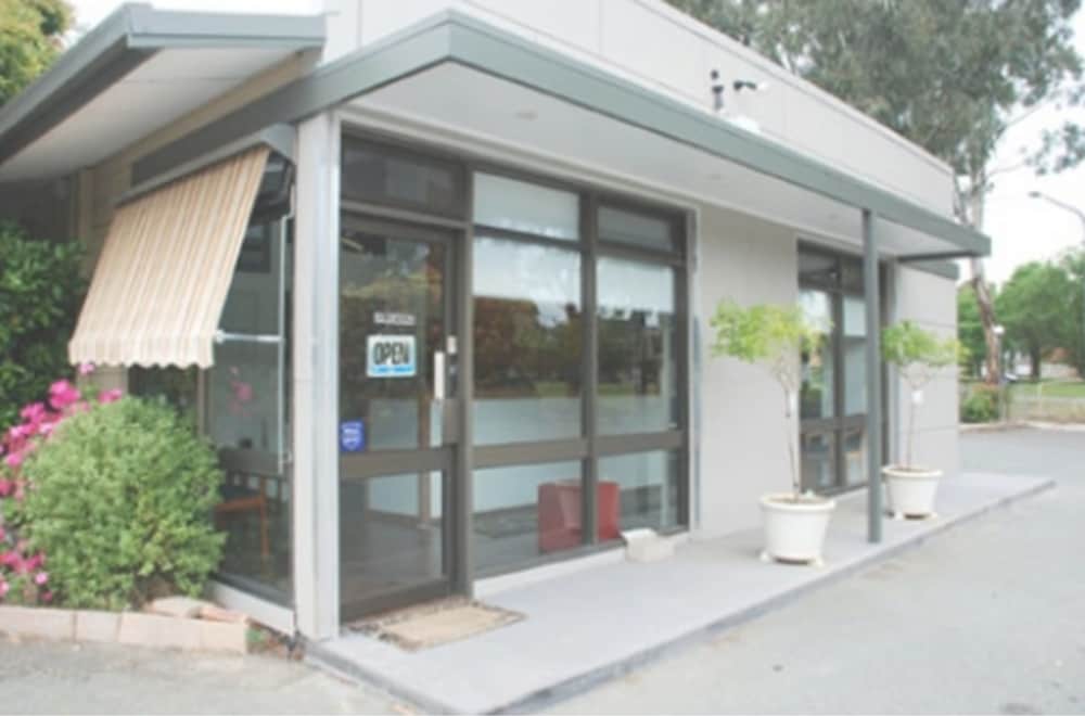 RED CEDARS MOTEL CANBERRA 1/42