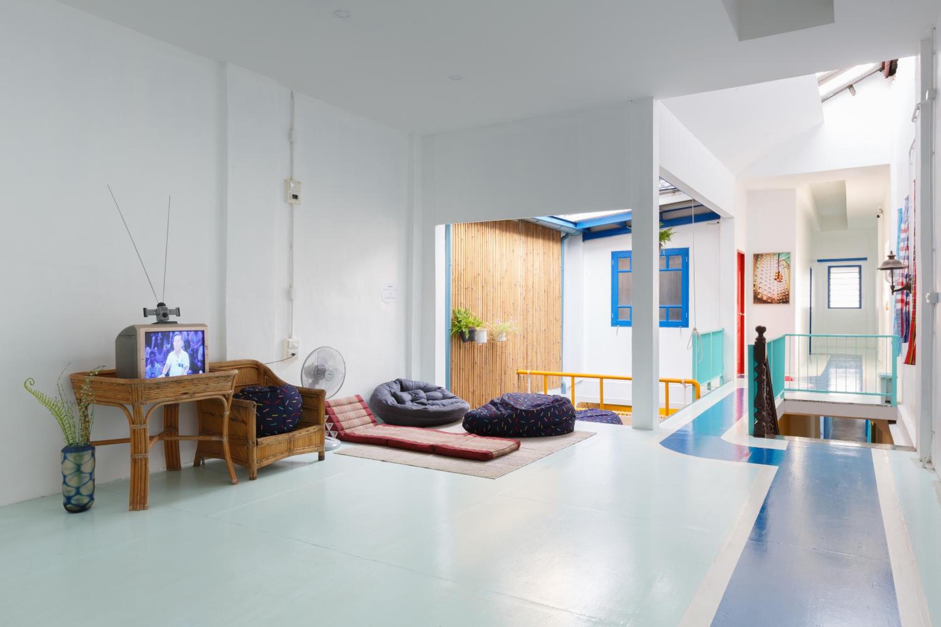 MIXED DORM, 8 BEDS
