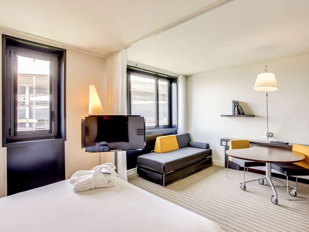 غرفة تنفيذية ثلاثية بسرير مزدوج مع أريكة، Novotel Suites Paris Stade De France 8/10