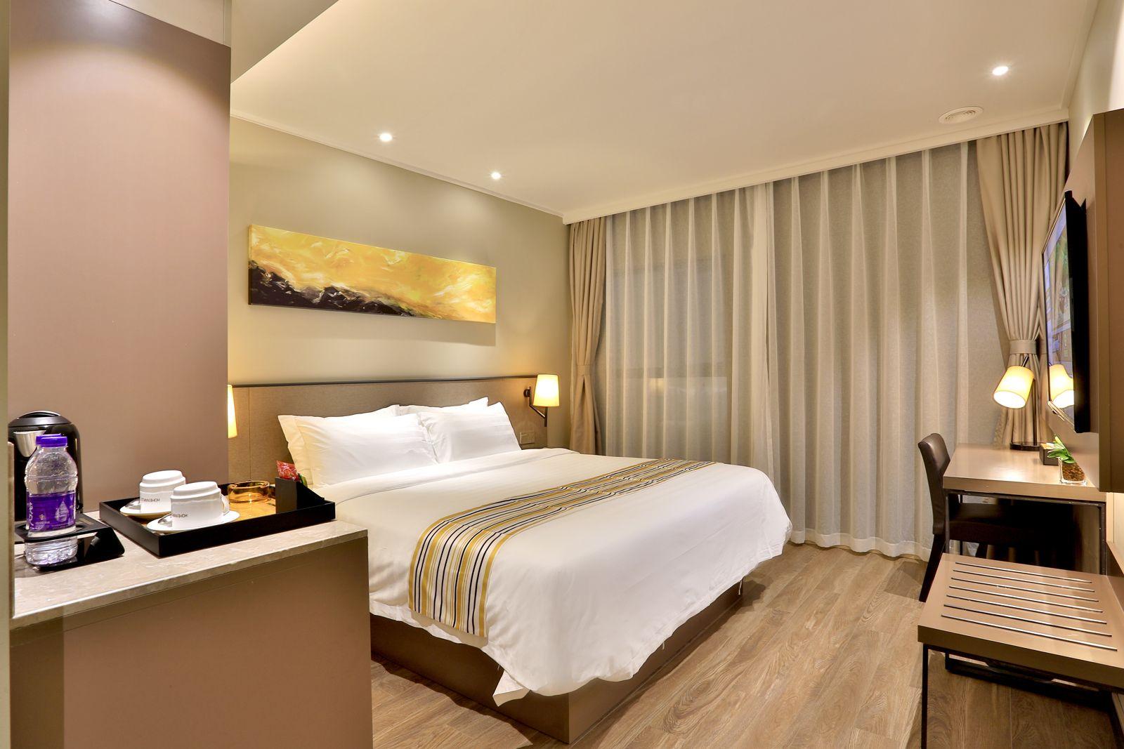 Home Inn Plus (Hangzhou West Lake lakeside Wushan Plaza Hefang Street store) 25/40
