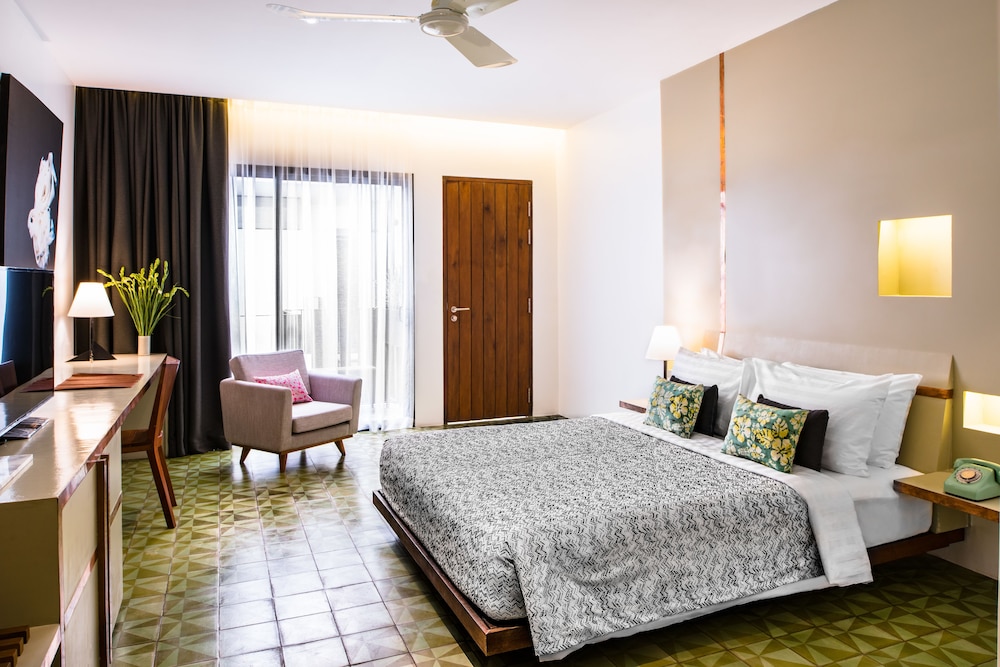 1920 HOTEL 7/40