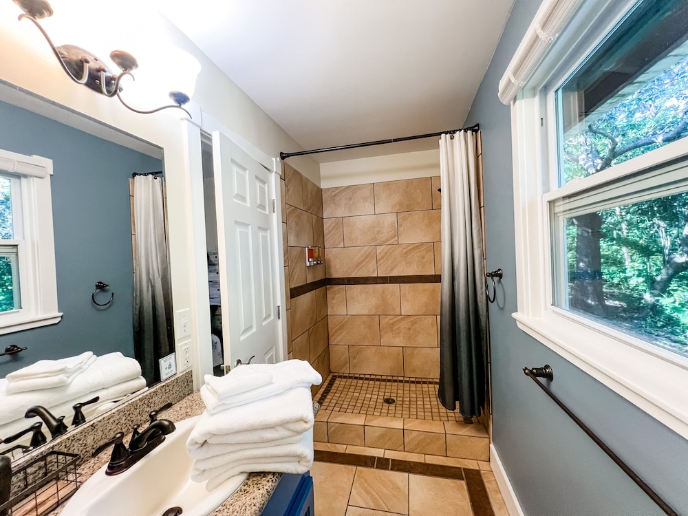 1 BEDROOM, DELUXE, STUDIO, SUITE, GARDEN VIEW