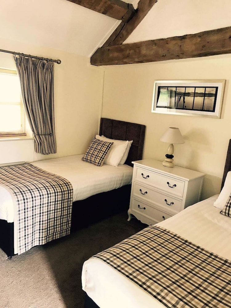 Slaters Country Inn 24/65