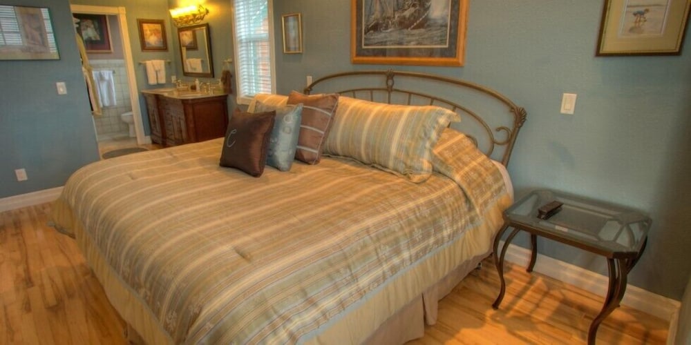 The Collins Inn And Seaside Cottages - Adults Only 14/77