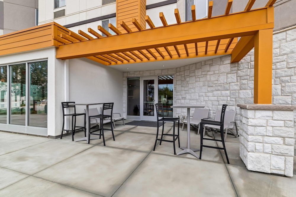 Everhome Suites Temecula 37/49