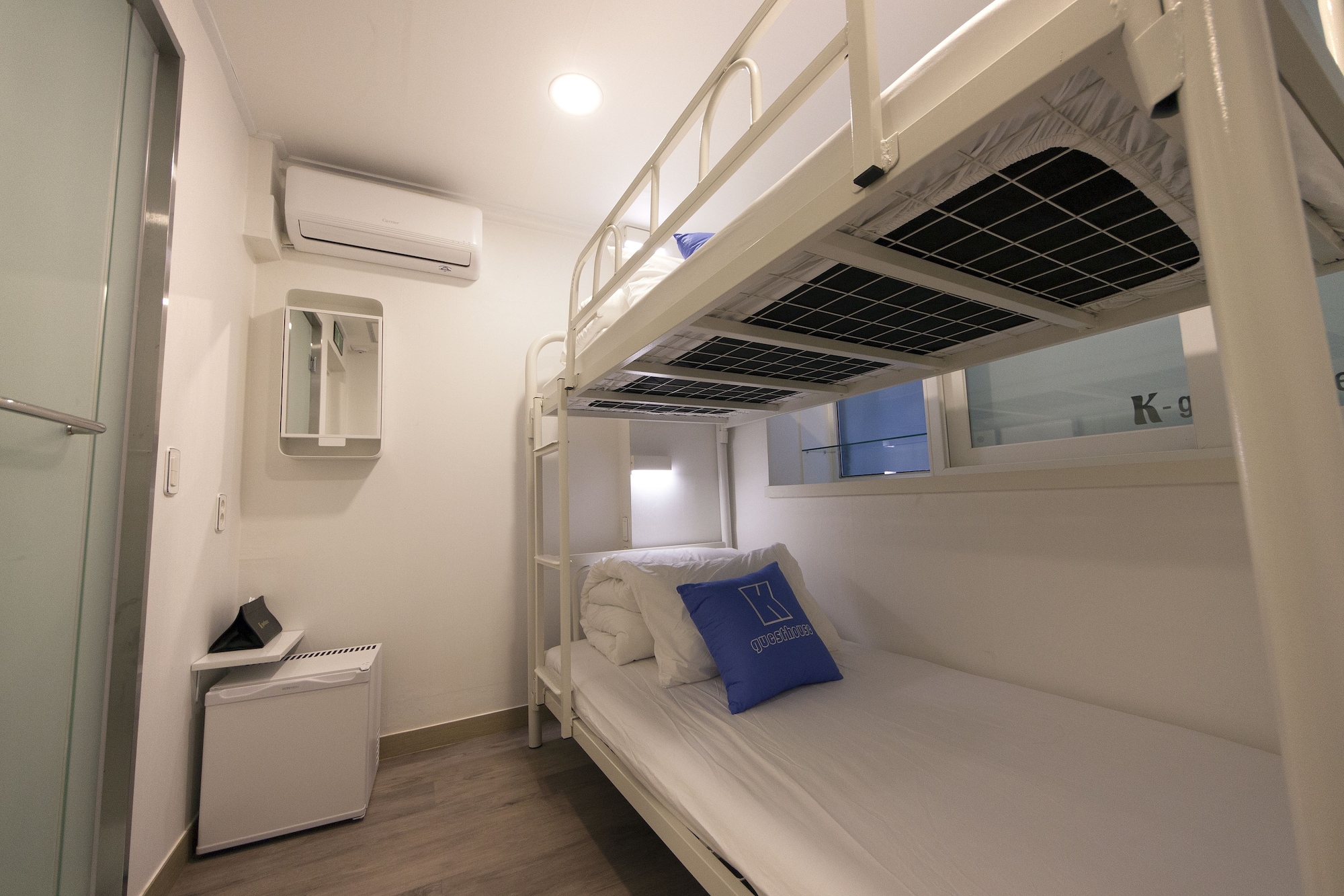 ROOM, TWIN BEDS, BUNK BED
