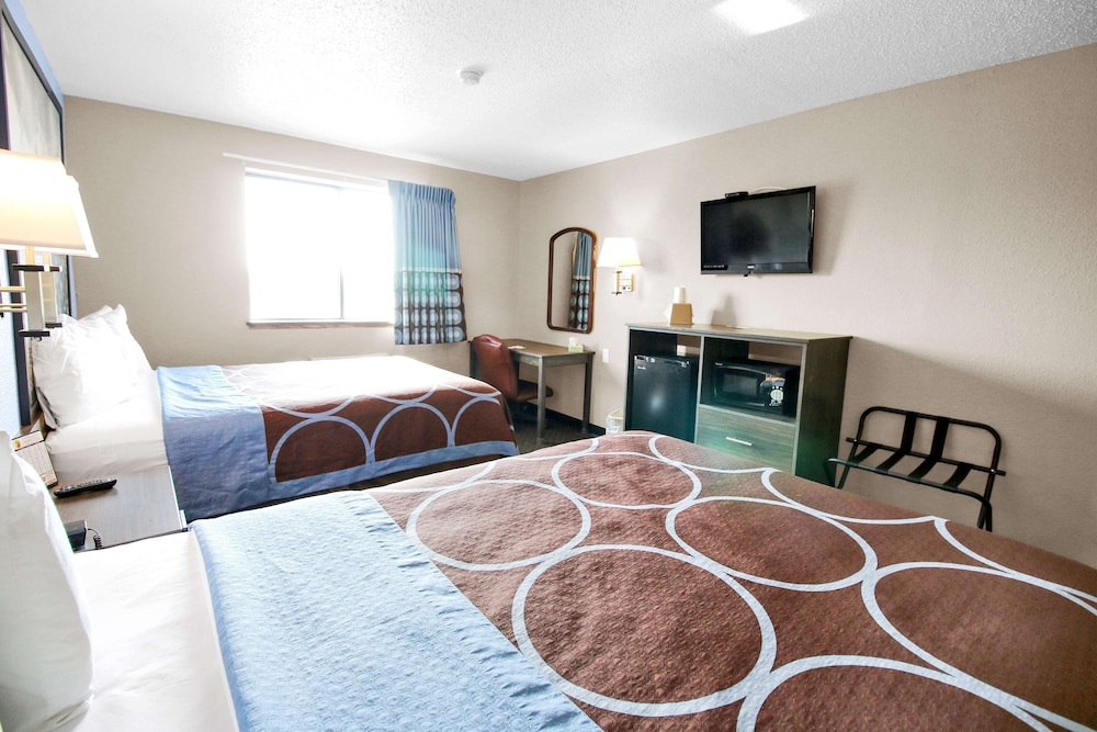 Super 8 By Wyndham Kenosha/Pleasant Prairie 11/29