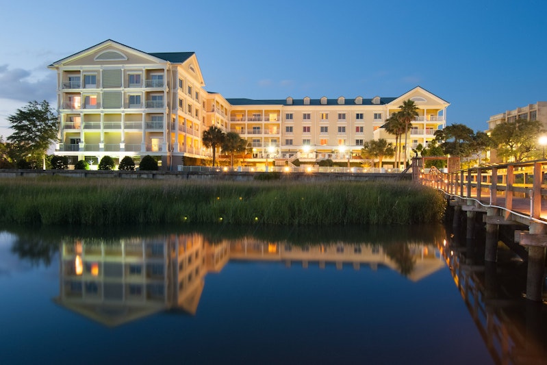 Courtyard Charleston Waterfront 2/49