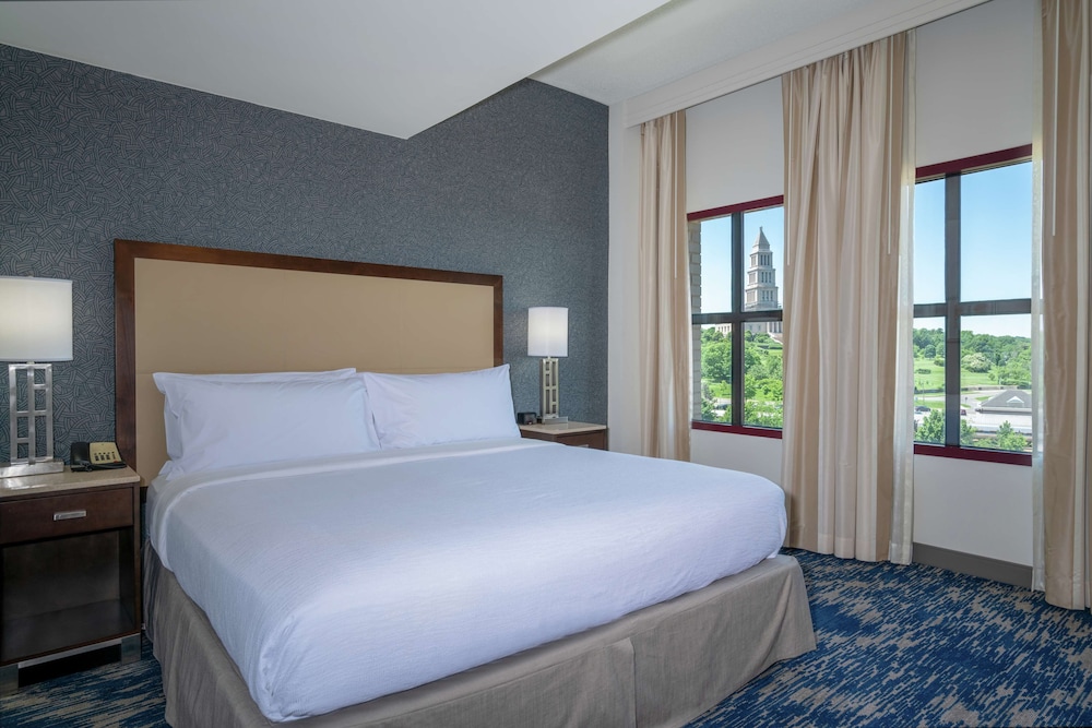 Embassy Suites Alexandria Old Town 13/51