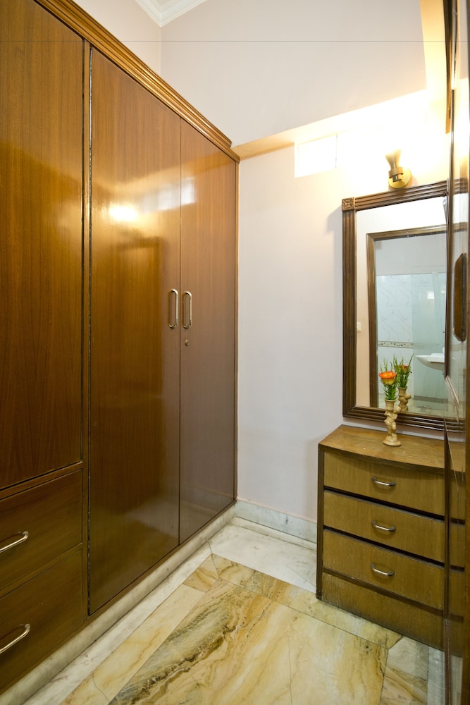 Praskash Kutir 9/70