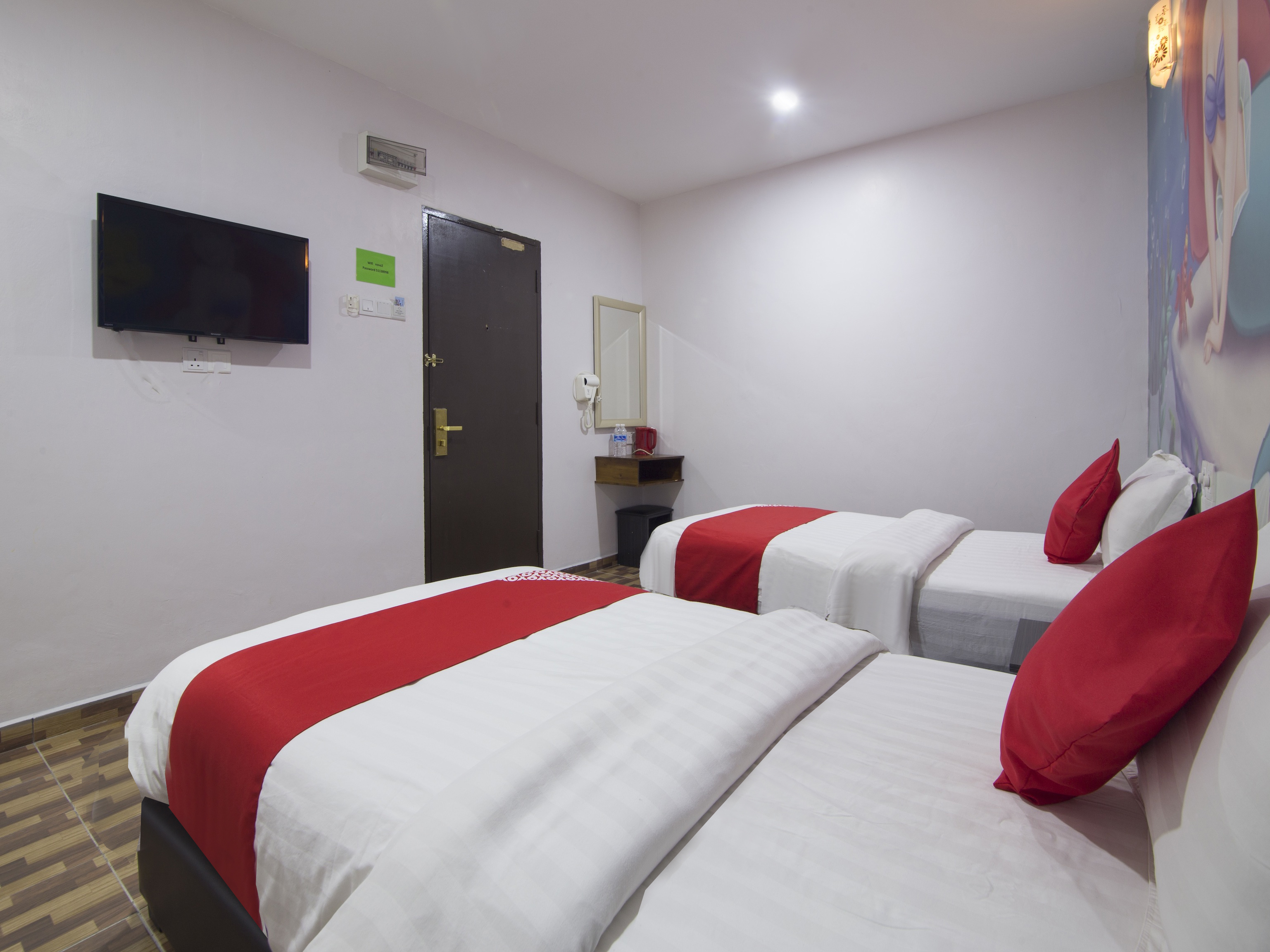 Standard, Twin Beds, No Window