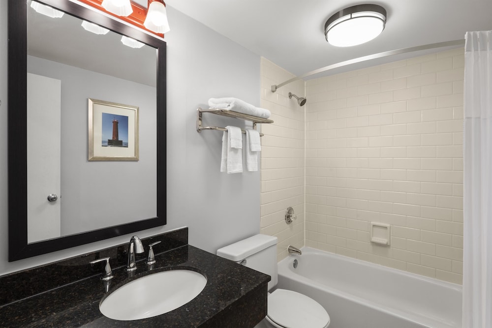 Harbor Town Inn, BW Signature Collection 57/59
