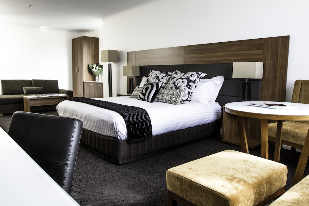SUITE, KING BED, HARBOUR VIEW