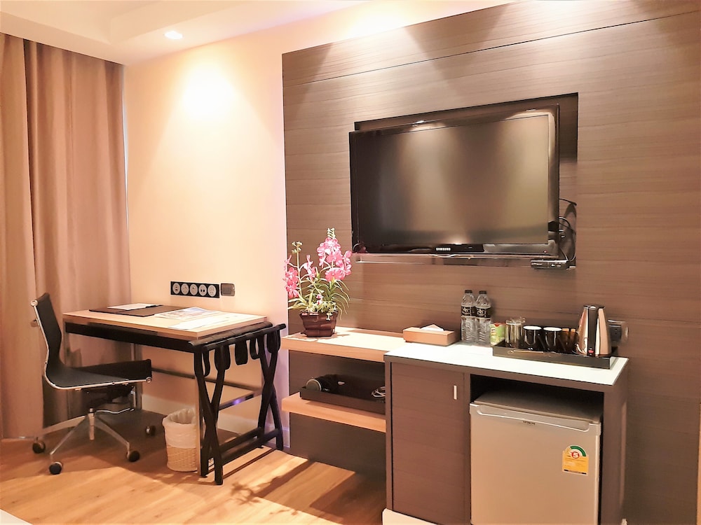 Amora Neoluxe Hotel 36/41