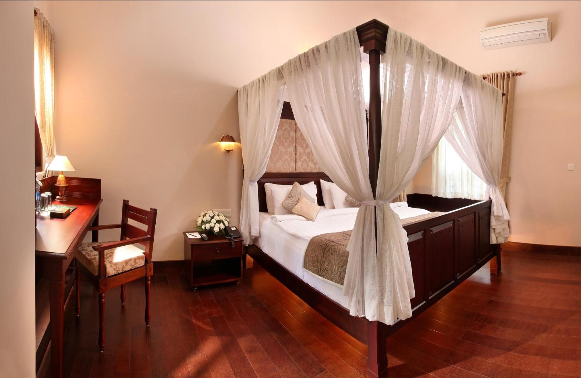Presidential, Pool, Suite